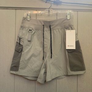 Gray Lulu Lemon 5” Multi-Pocket Cargo Hiking Shorts Size 8